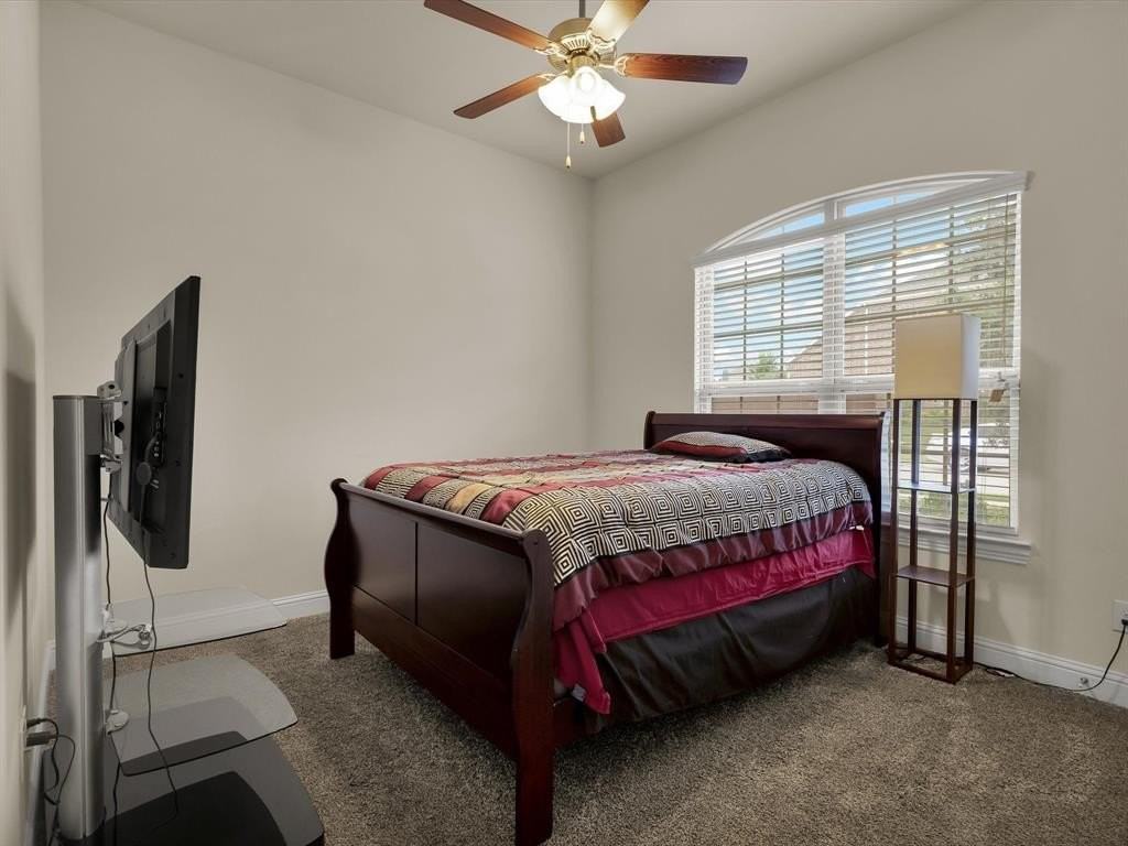 16016 Royston St - Photo 5 of 34