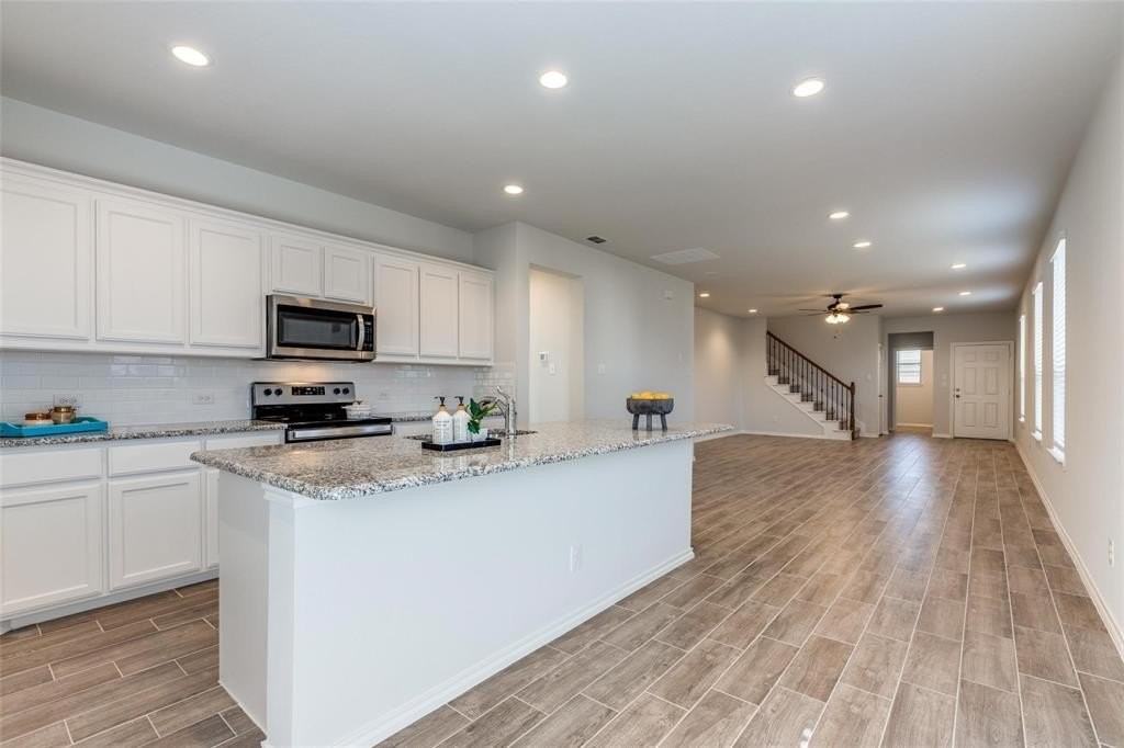 1912 Scarlet Ln - Photo 3 of 13