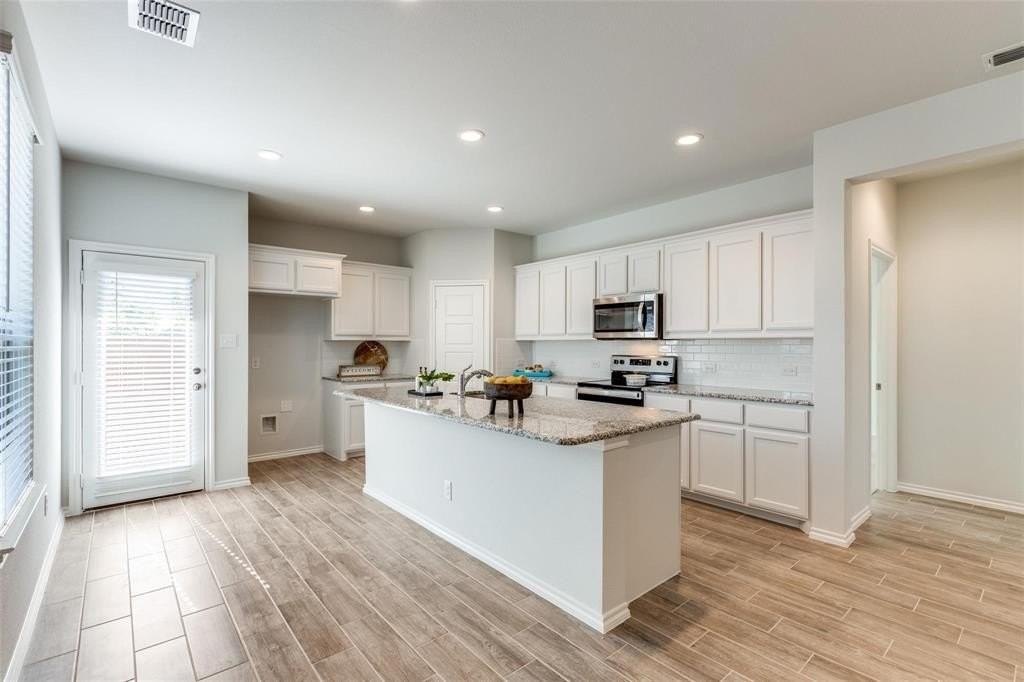 1912 Scarlet Ln - Photo 6 of 13