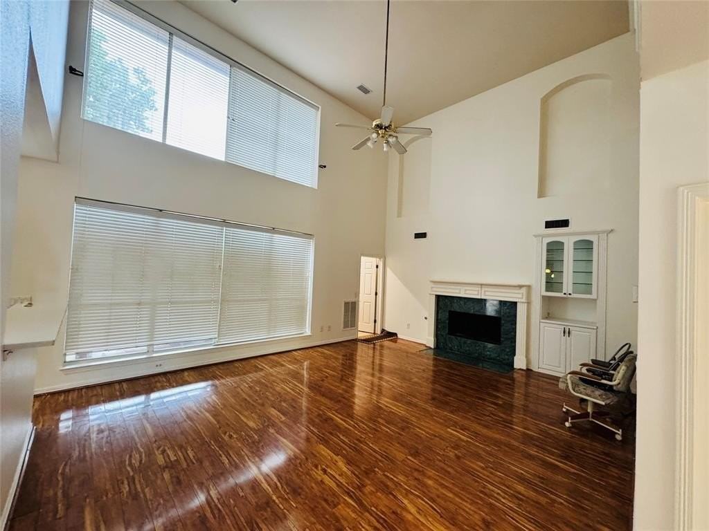 2762 Hillview Dr - Photo 4 of 22