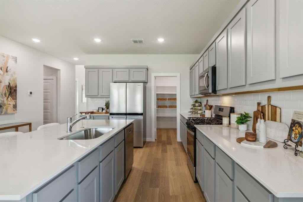 4700 Sandburg St - Photo 4 of 28
