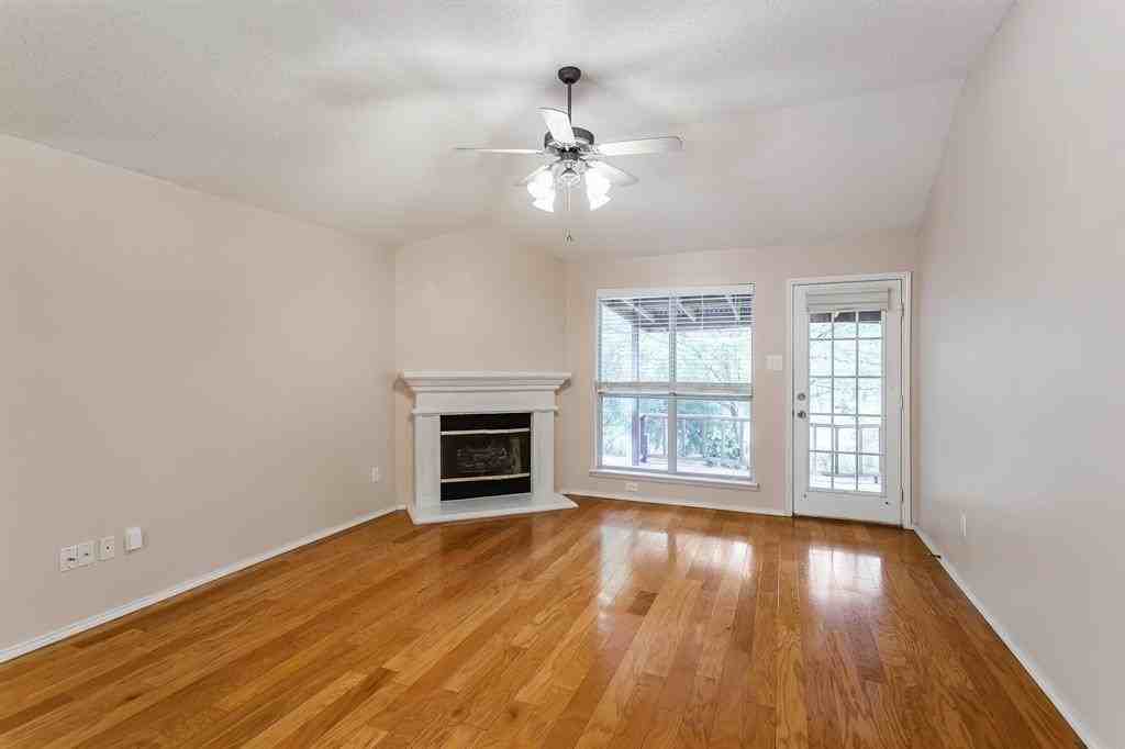366 Dalhart Dr - Photo 5 of 15