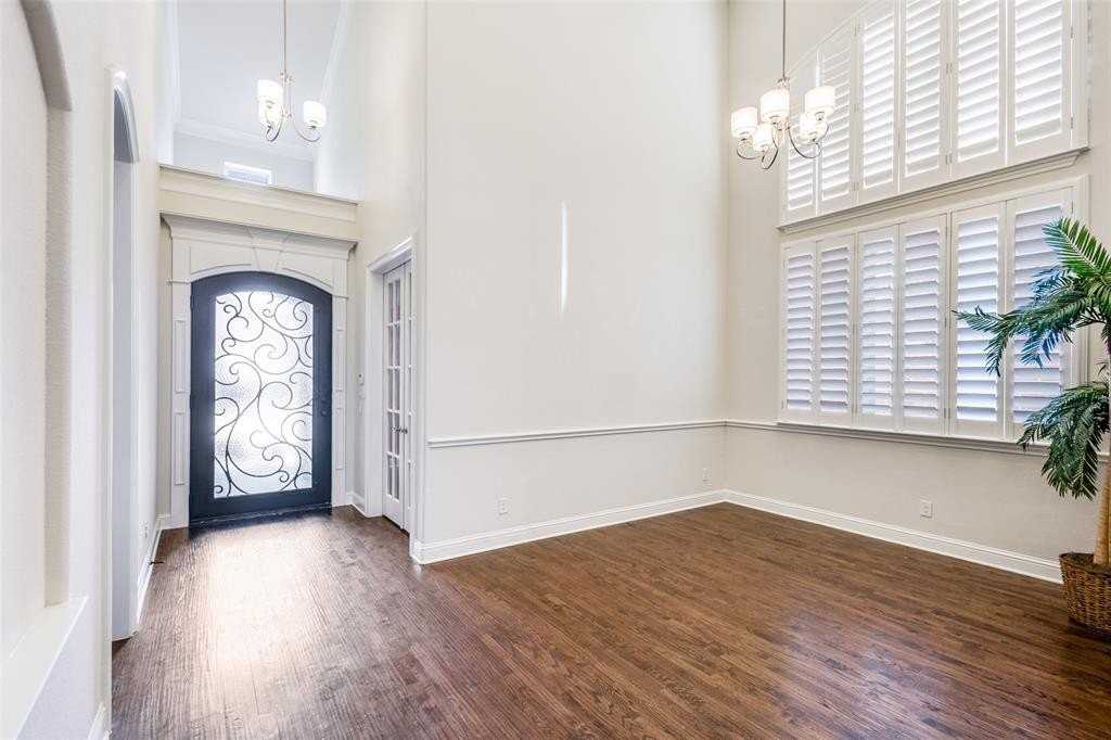 1407 Bridle Blvd - Photo 5 of 36
