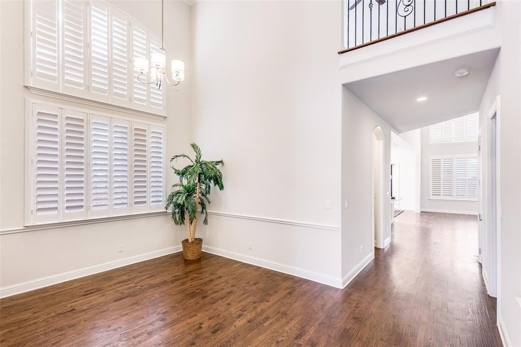 1407 Bridle Blvd - Photo 6 of 36