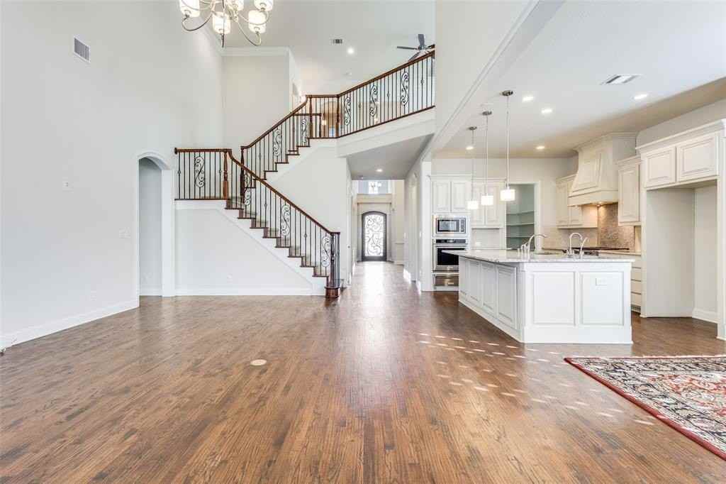 1407 Bridle Blvd - Photo 7 of 36