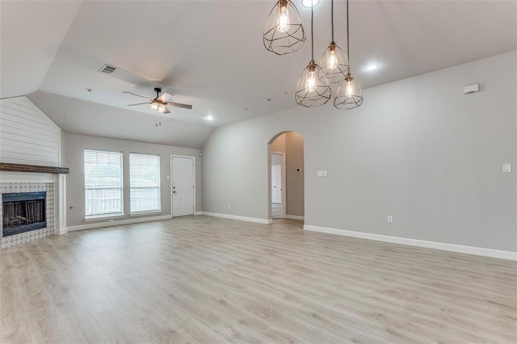 1471 Tree Top Dr - Photo 3 of 12