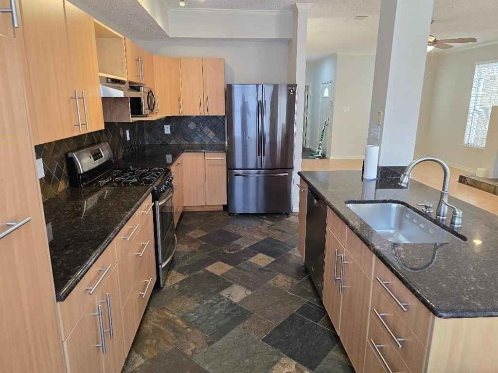 6011 Longley Ct - Photo 6 of 23
