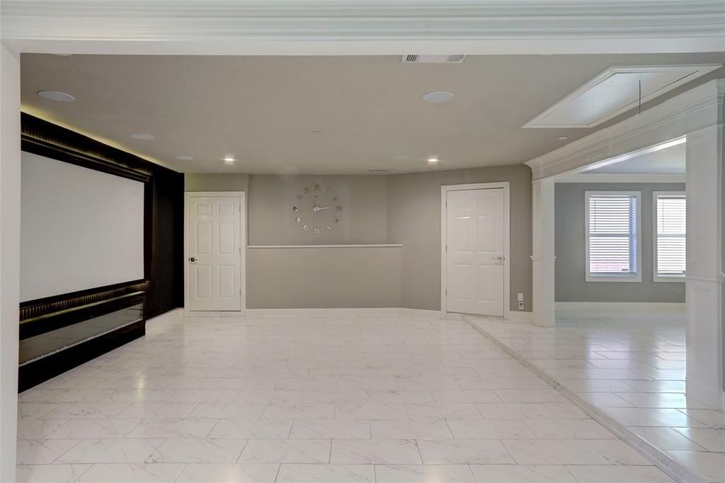 1409 Waterford Dr - Photo 5 of 40