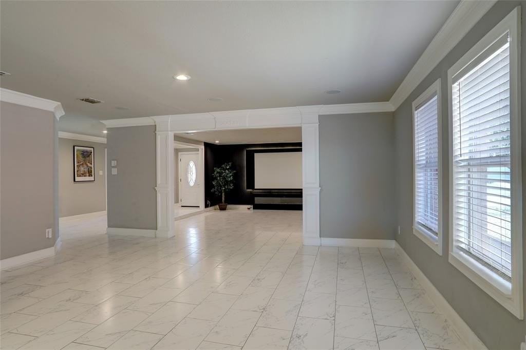 1409 Waterford Dr - Photo 6 of 40