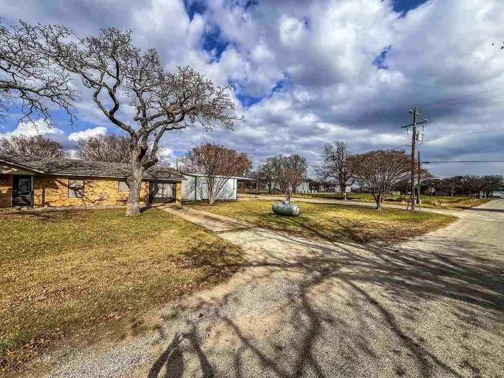 206 E 3rd St - Photo 3 of 21