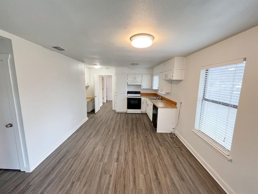 206 E 3rd St - Photo 5 of 21