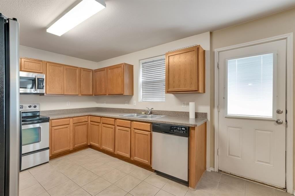 12885 Pearson Dr - Photo 6 of 28