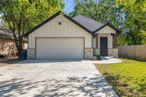featured image of 400 Leuty St