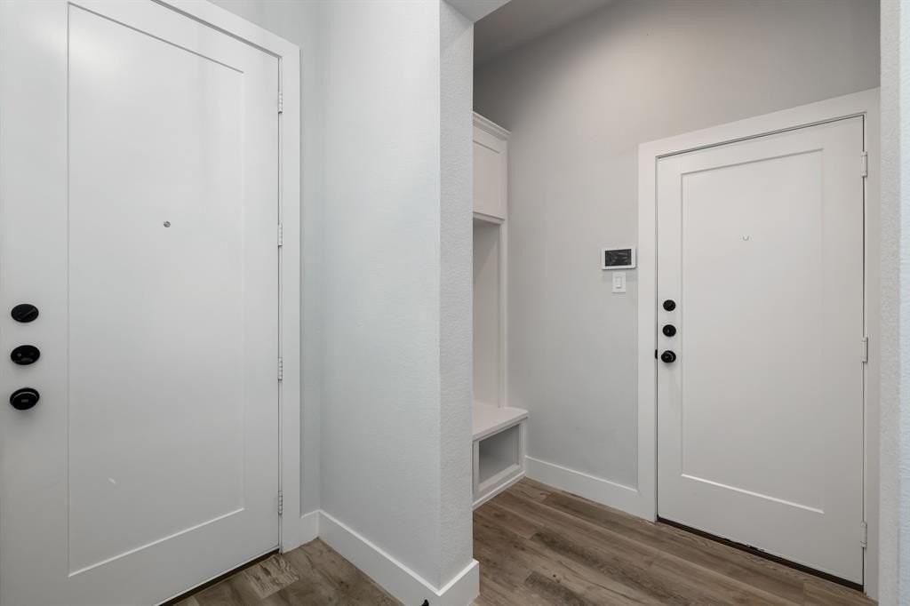 400 Leuty St - Photo 4 of 25