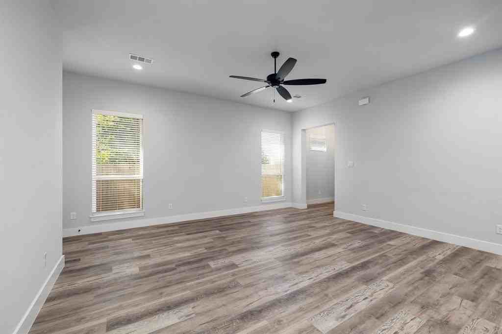 400 Leuty St - Photo 7 of 25