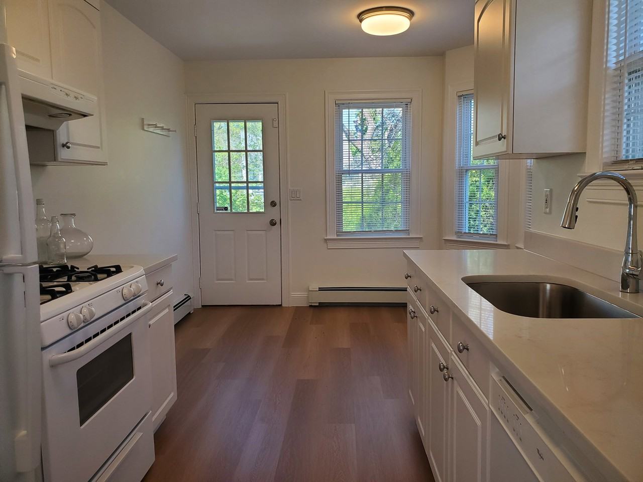 1248 Hope St #C - Photo 2 of 8