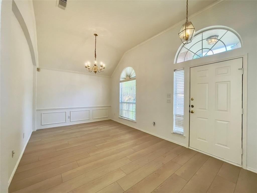 11002 Tree Shadow Ln - Photo 5 of 35