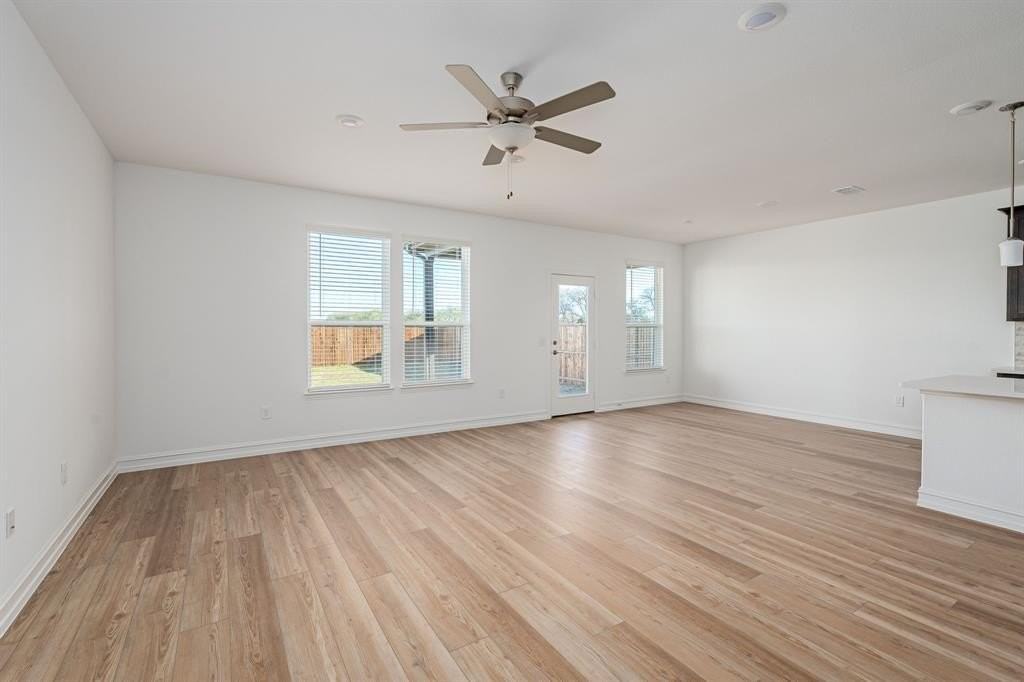 1421 Elijah Dr - Photo 4 of 17