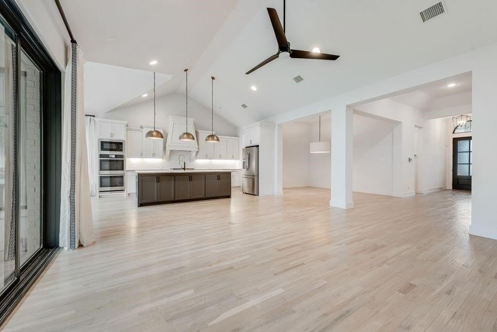 2171 Lee Ave - Photo 7 of 32