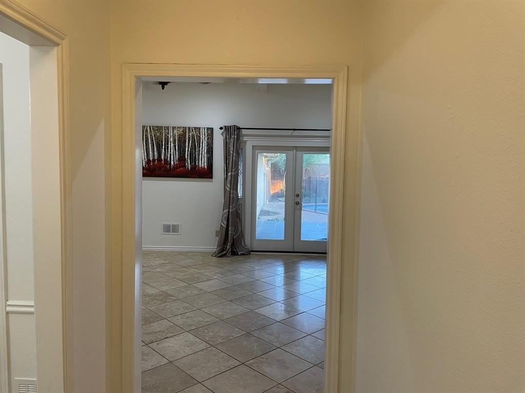 737 Robin Ln - Photo 2 of 24