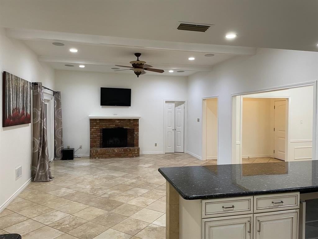737 Robin Ln - Photo 4 of 24