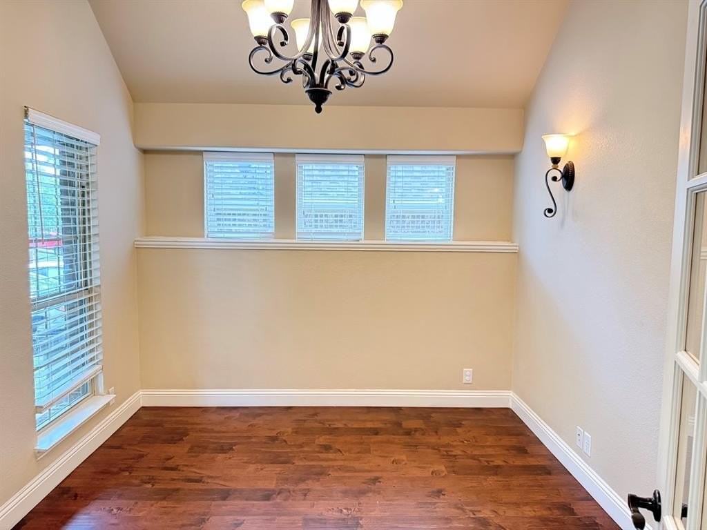 1114 Haskell Dr - Photo 3 of 30