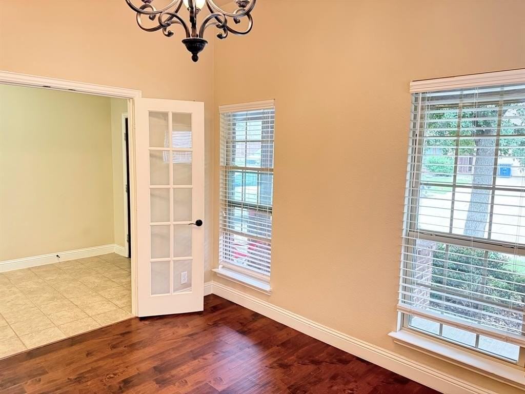 1114 Haskell Dr - Photo 5 of 30