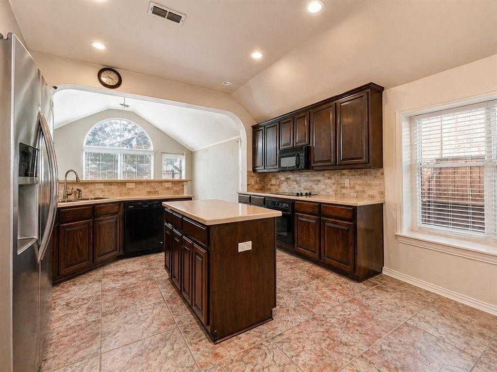 5527 Park Ridge Dr - Photo 4 of 17