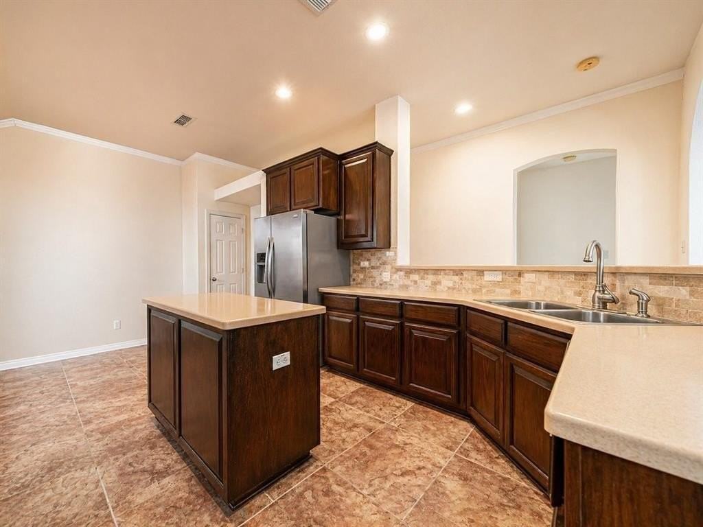 5527 Park Ridge Dr - Photo 5 of 17