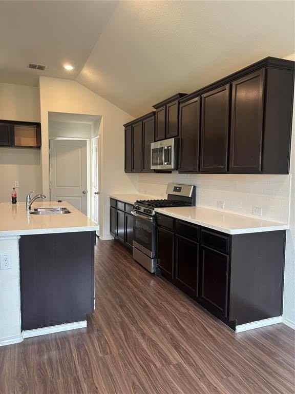 2065 Alamandine Ave - Photo 4 of 22