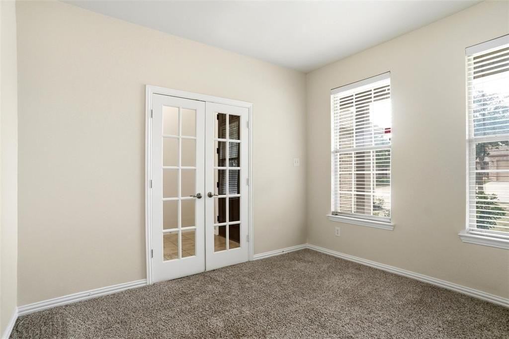 3209 Capetown Dr - Photo 4 of 32