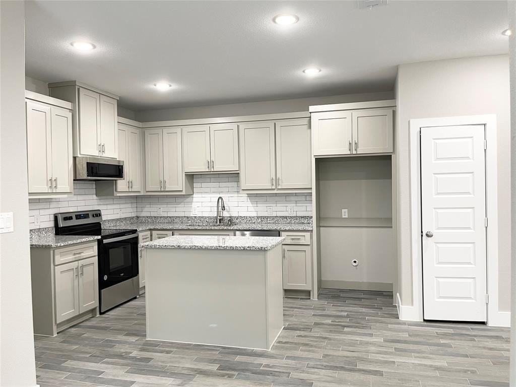 4839 Spindrift Psge - Photo 5 of 19