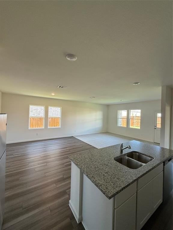 1238 Herring Dr - Photo 4 of 9