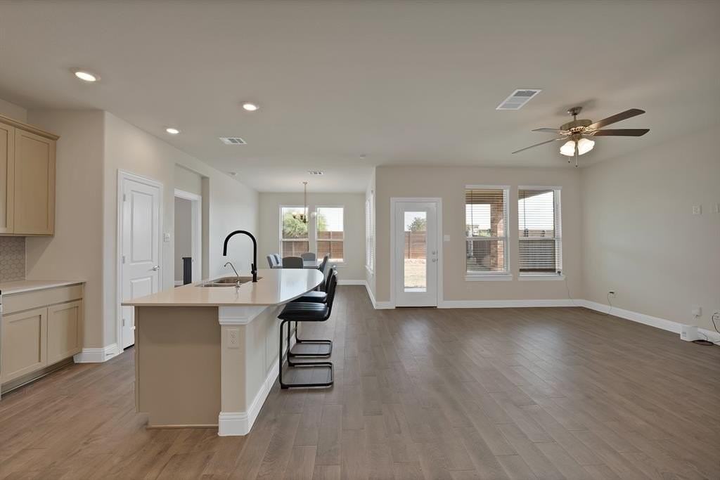 10401 Table Bluff St - Photo 4 of 25