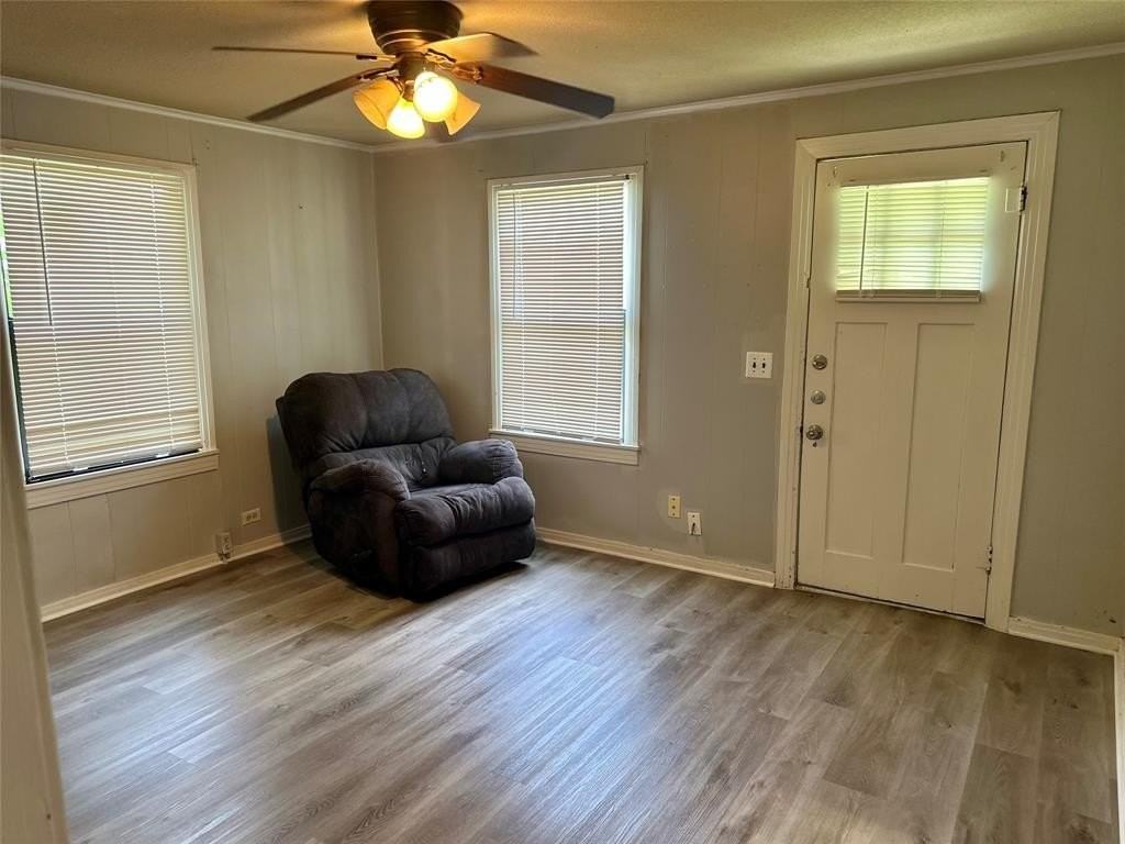 309 S Bell St - Photo 3 of 14