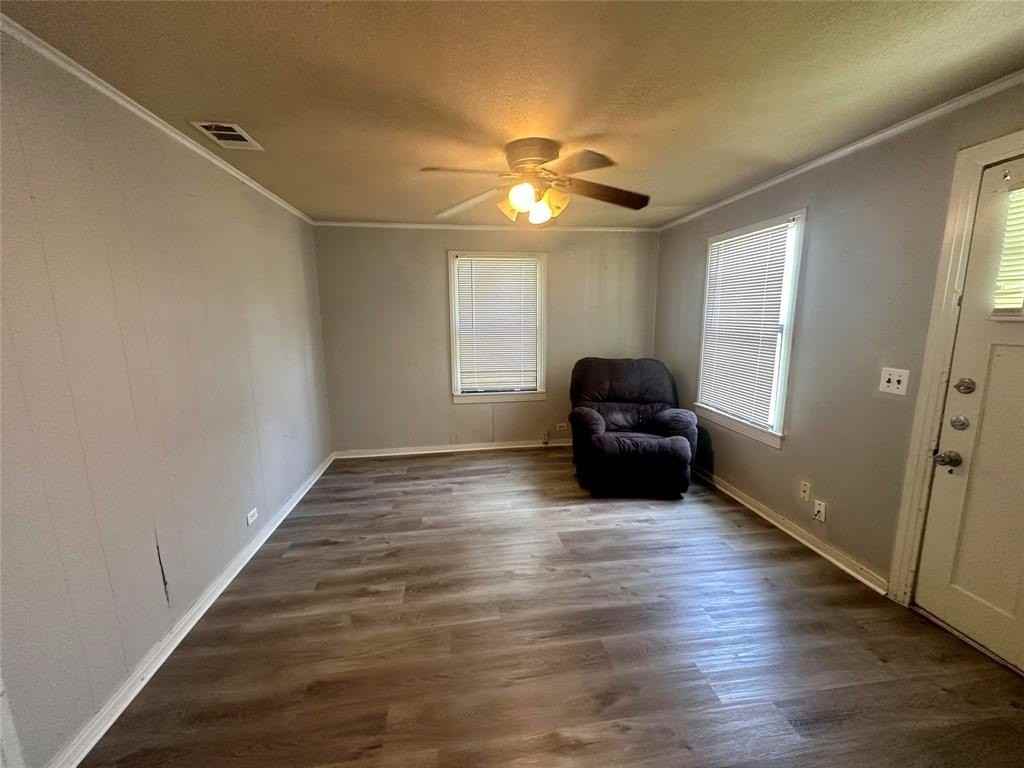 309 S Bell St - Photo 4 of 14