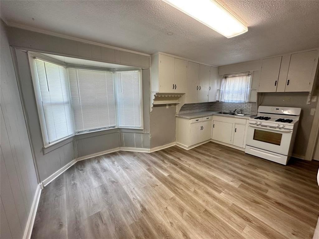 309 S Bell St - Photo 5 of 14