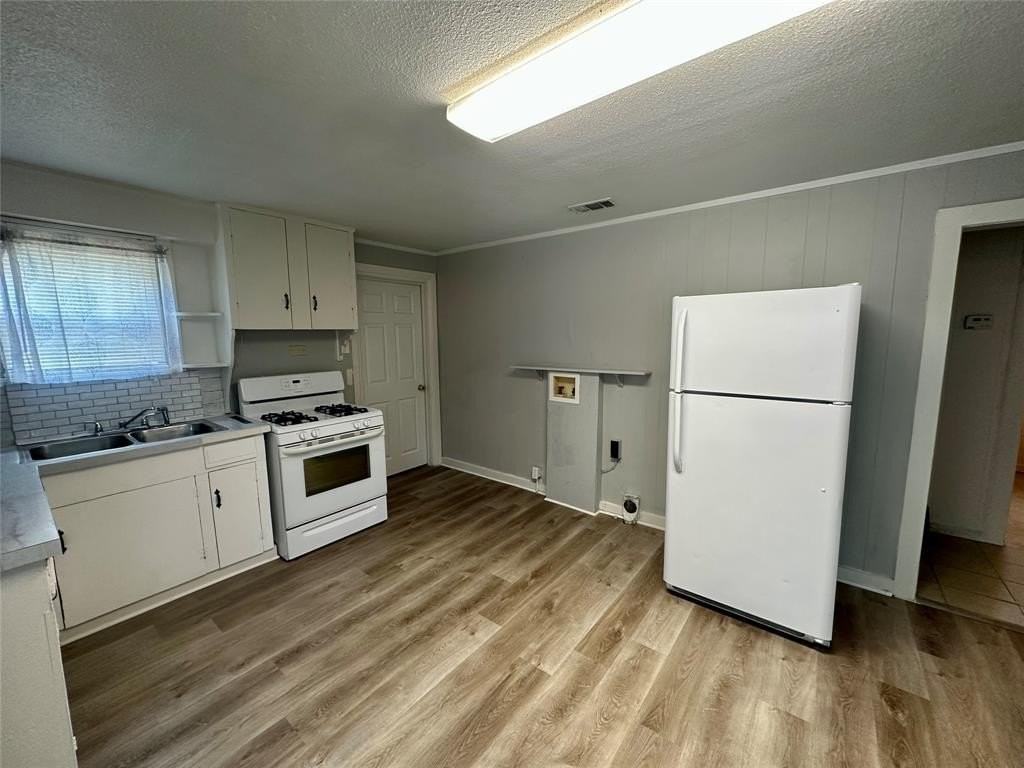 309 S Bell St - Photo 6 of 14