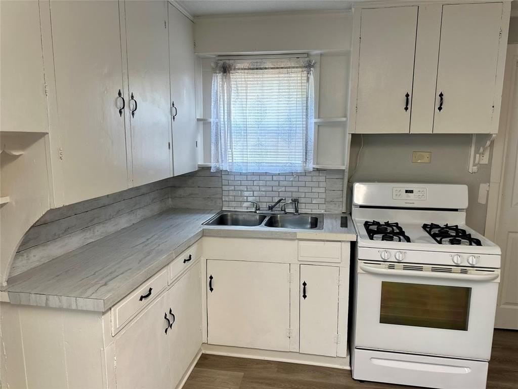 309 S Bell St - Photo 7 of 14