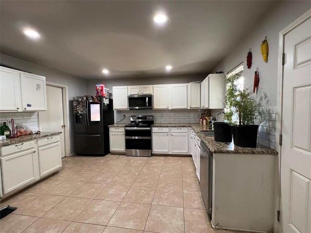 2216 Chestnut Dr - Photo 4 of 10