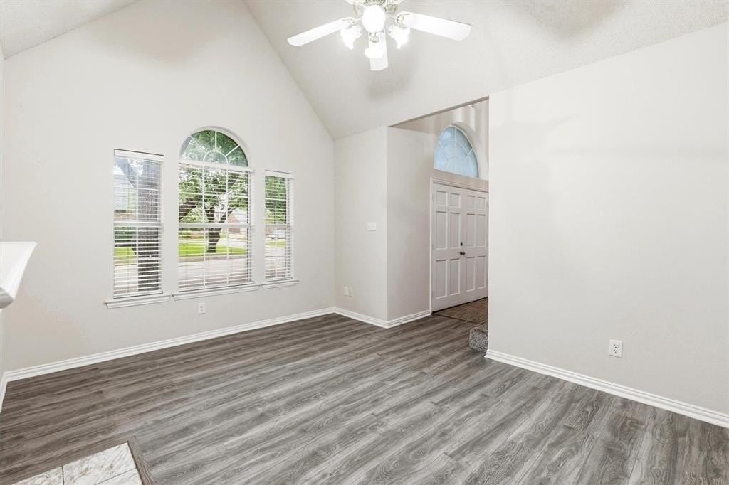 306 Santa Fe Trl - Photo 4 of 30