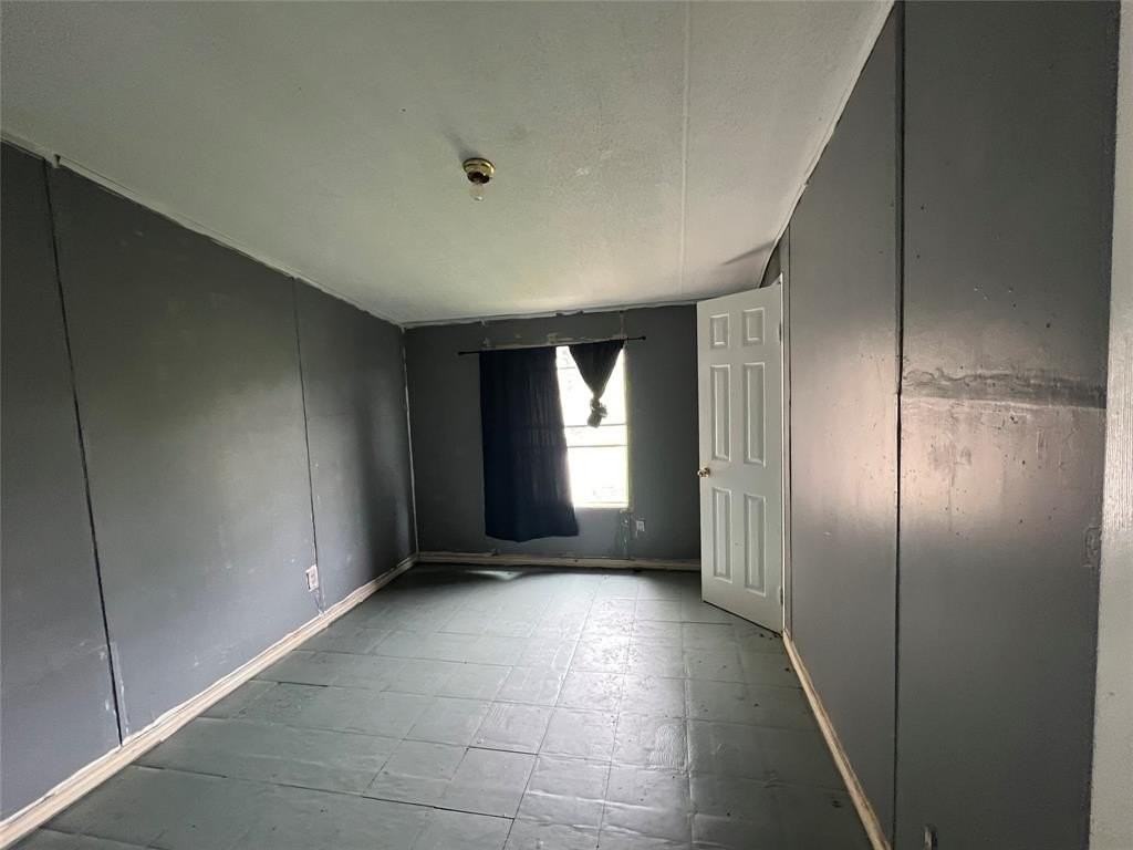 210 County Road 1015 - Photo 4 of 9
