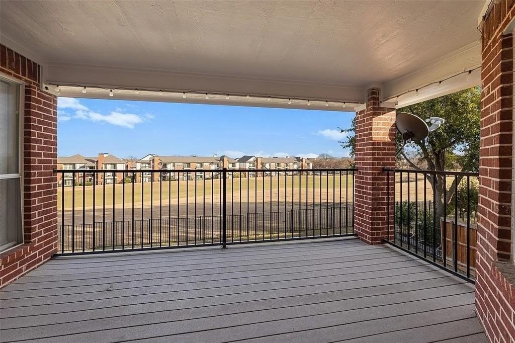 9720 Zembriski Dr - Photo 4 of 40
