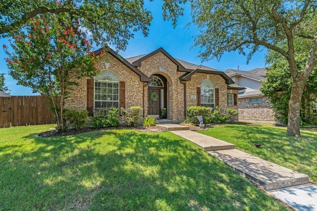 2421 Teagle Dr - Photo 2 of 26