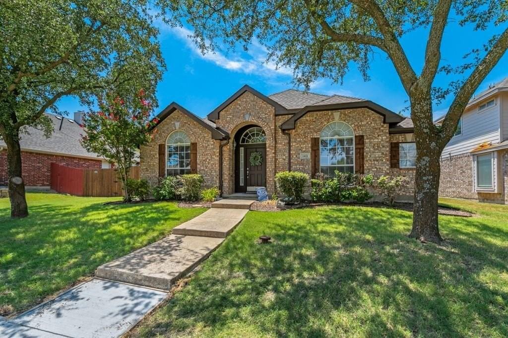 2421 Teagle Dr - Photo 3 of 26
