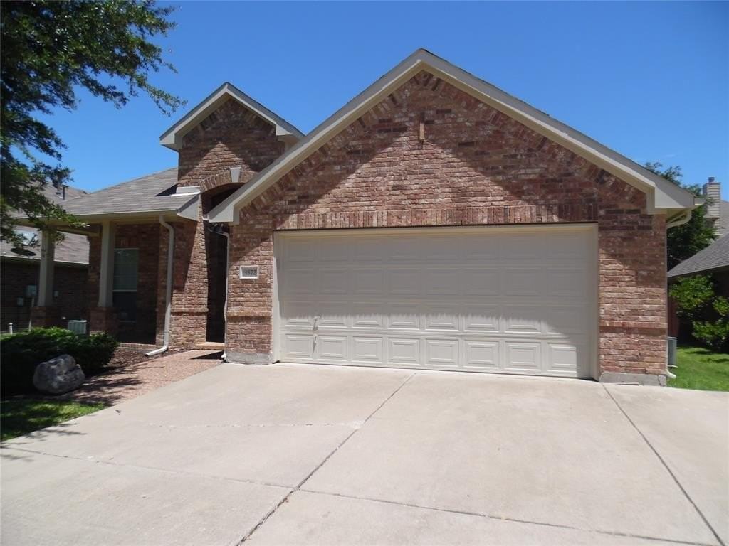 8572 Davis Dr - Photo 2 of 39