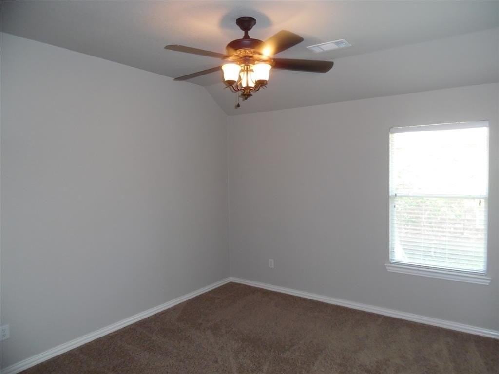 8572 Davis Dr - Photo 6 of 39