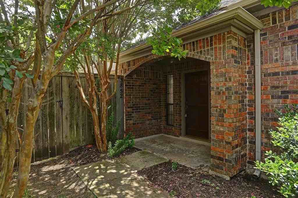 3852 Beaumont Ln - Photo 3 of 25