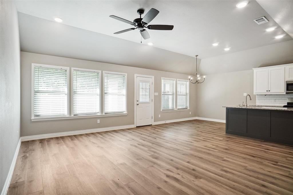 122 Elm Ln - Photo 2 of 12