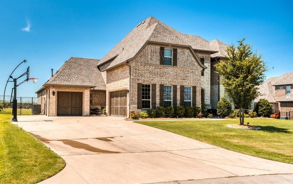 1208 Logan Trl - Photo 2 of 32